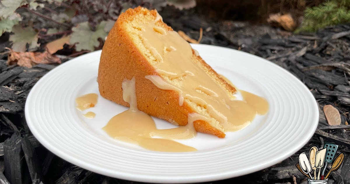 Gâteau à la vanille et sauce au sucre à la crème