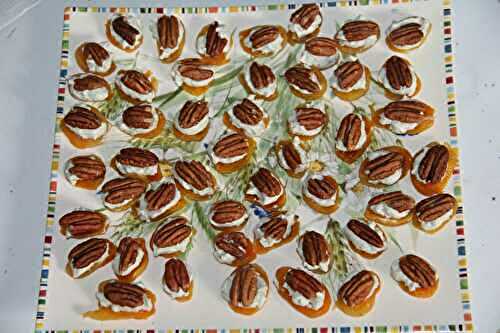 ABRICOTS MOELLEUX A LA CREME DE ROQUEFORT ET SAINT MORET, NOIX DE PECAN