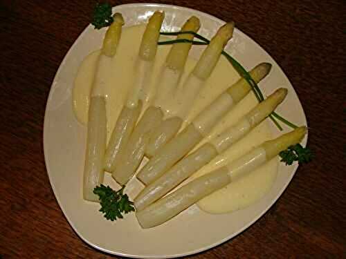 ASPERGES BLANCHES SAUCE AERIENNE