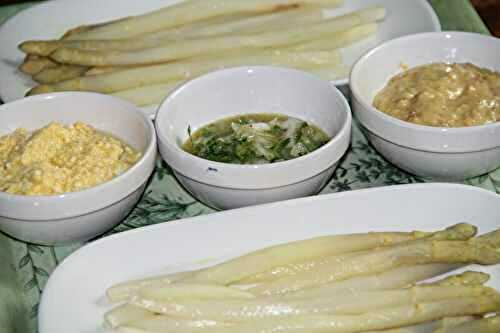 ASPERGES TIEDES ET LEURS TROIS SAUCES FROIDES