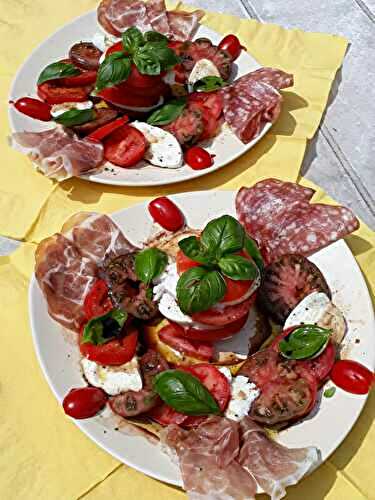 ASSIETTE TROIS TOMATES, MOZZARELLA, BASILIC