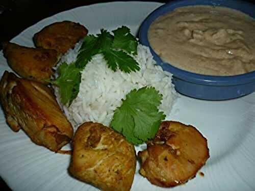 BLANCS DE POULET MARINES, SAUCE AUX CACAHUETES