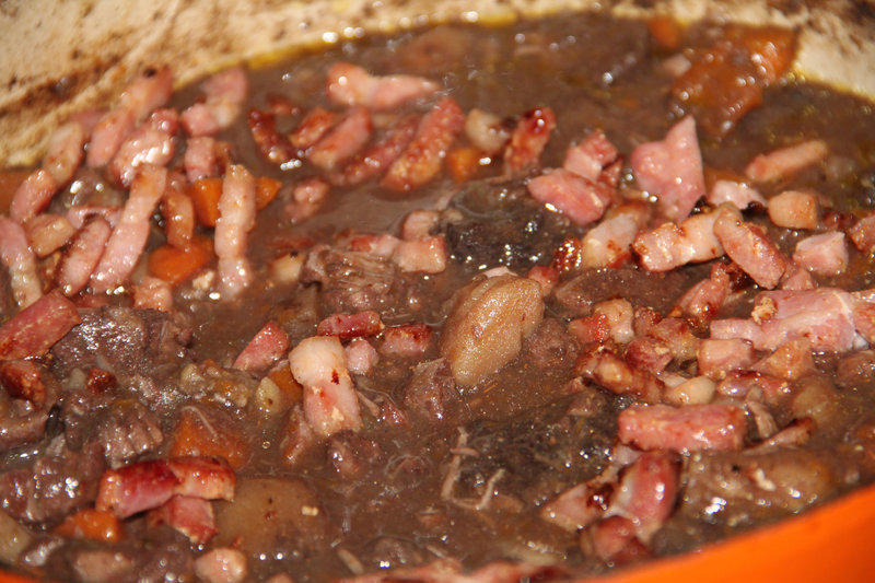 BOEUF MIJOTE EN COCOTTE ET SES CROUTONS