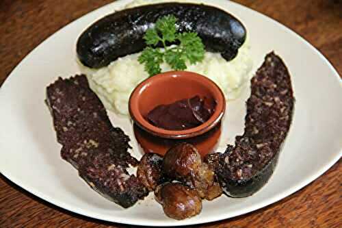 BOUDINS NOIRS AUX CHATAIGNES, PUREE DE POMMES DE TERRE ET QUELQUES CHATAIGNES