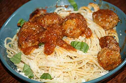 BOULETTES DE PORC SAUCE TOMATE ET CITRON SUR LIT DE SPAGHETTI AU PARMESAN