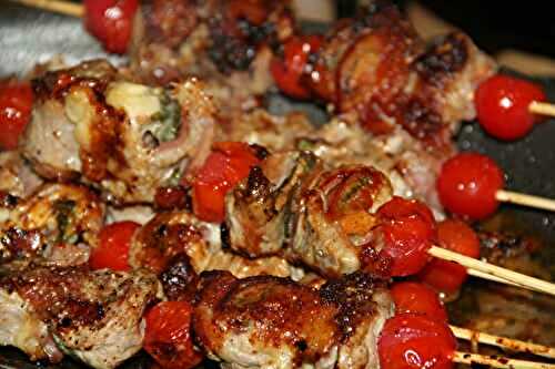 BROCHETTES DE MINI SALTIMBOCCA AUX TOMATES CERISE A LA PLANCHA