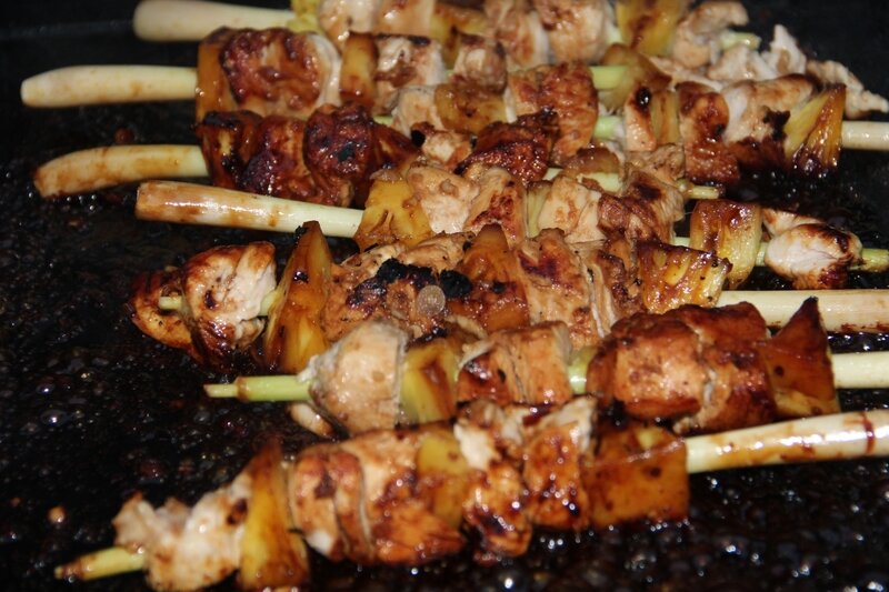 BROCHETTES DE POULET ANANAS CITRONNELLE A LA PLANCHA