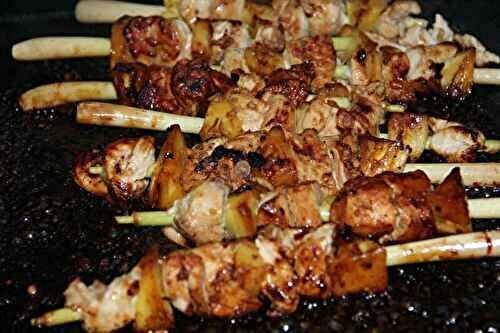 BROCHETTES DE POULET ANANAS CITRONNELLE A LA PLANCHA