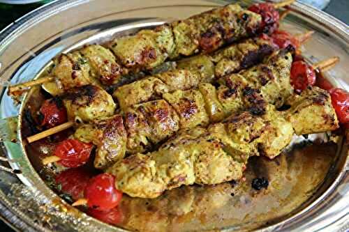 BROCHETTES DE POULET CITRON CURRY, AUTRES VIANDES ET PETITS LEGUMES A LA PLANCHA