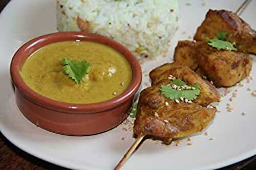 BROCHETTES DE POULET SAUCE CACAHUETES