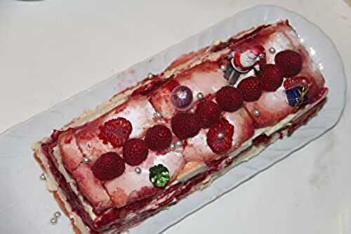 BUCHE TIRAMISU CRANBERRIES, FRAMBOISES ET POIRES