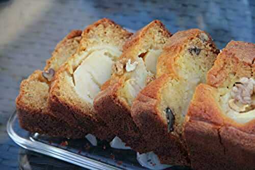 CAKE AUX POMMES GOLDEN DU LIMOUSIN, NOIX DE L'ARDECHE ET MIEL AU CITRON