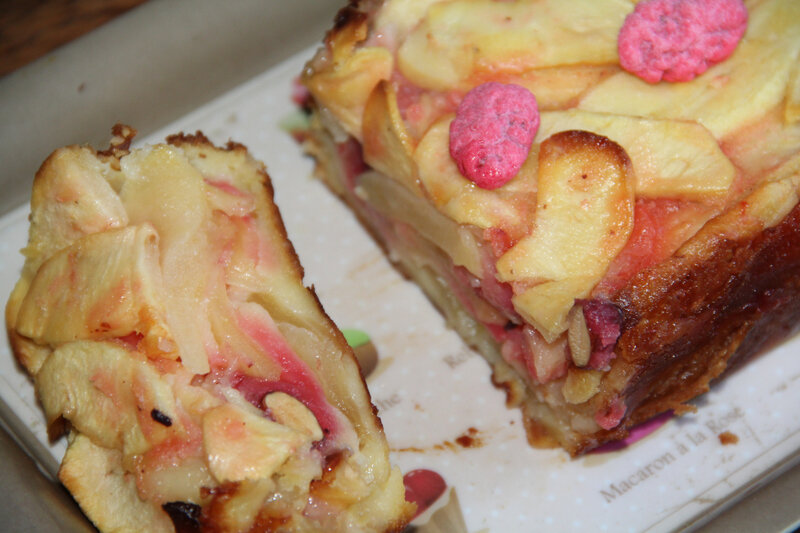 CAKE INVISIBLE AUX POMMES ET PRALINES ROSES (POUR UNE BONNE FETE DES MAMIES...)