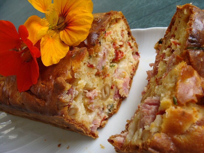 CAKE JAMBON COMTE NOIX DE CAJOU POIVRONS