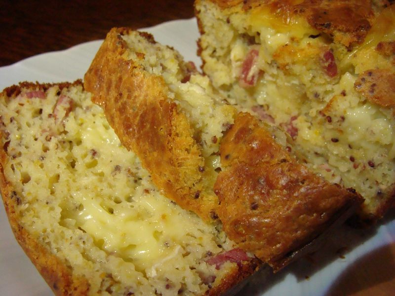 CAKE MOUTARDE, BRIE ET LARDONS