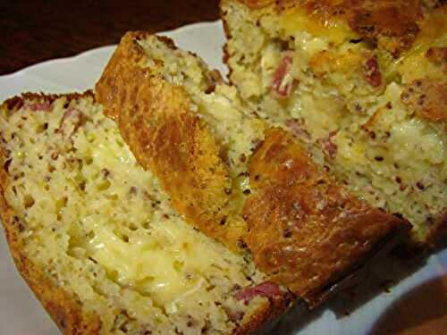 CAKE MOUTARDE, BRIE ET LARDONS