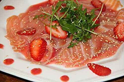 CARPACCIO DE SAUMON FUME, KETCHUP DE FRAISES