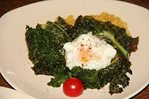 CHOU KALE SUR LIT DE SEMOULE, OEUF MOLLET