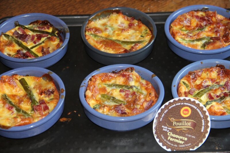 CLAFOUTIS ASPERGES VERTES, JAMBON CRU ET CHAOURCE