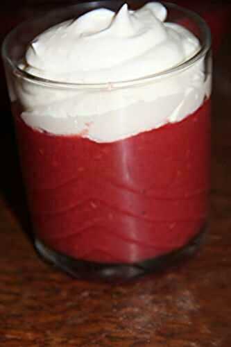 COMPOTE DE POMMES ET FRAMBOISES, DOME DE CHANTILLY