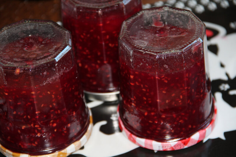 CONFITURE DE PECHES BLANCHES ET FRAMBOISES A LA VERVEINE CITRONNELLE