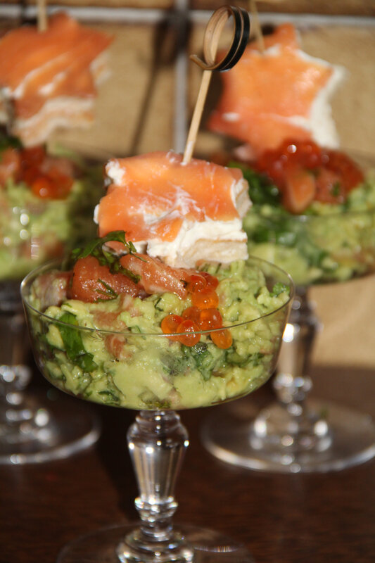 COUPES DE GUACAMOLE ACIDULE A LA POMME ET AU SAUMON