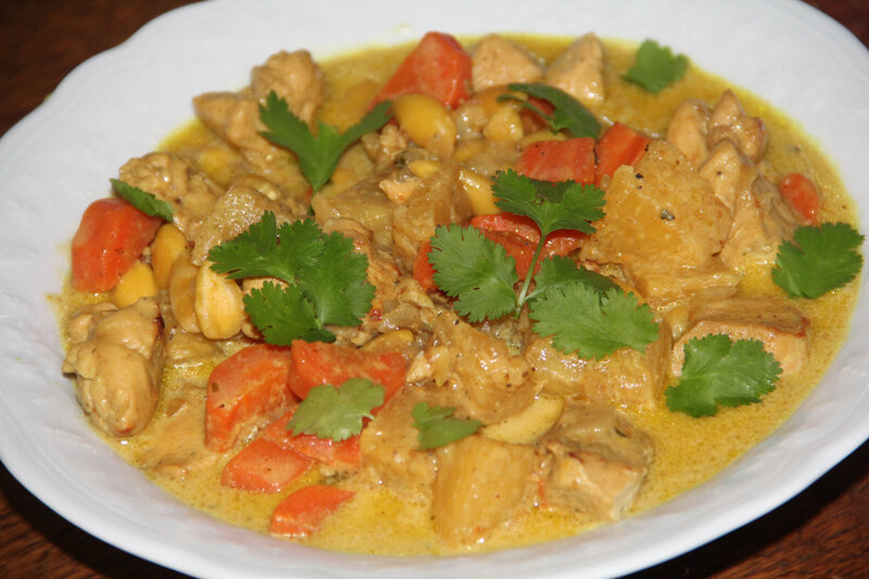 CURRY DE POULET A L'ANANAS ET AUX AMANDES