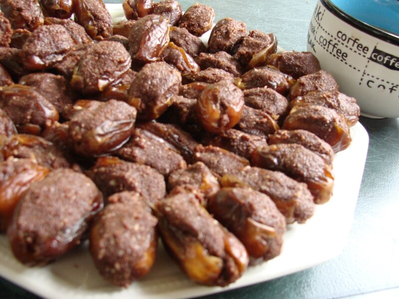 DATTES FOURREES AU CHOCOLAT ET AUX AMANDES