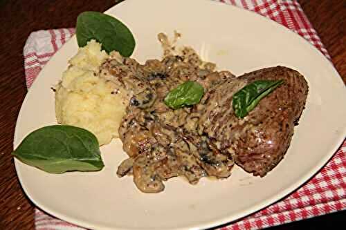 FILETS DE BOEUF CHAROLAIS AUX CHAMPIGNONS, SAUCE WHISKEY, CREME ET MOUTARDE