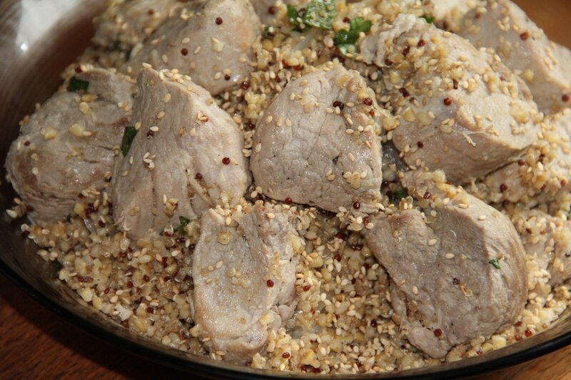 FILETS MIGNONS DE PORC, QUINOA ET BOULGHOUR AUX HERBES