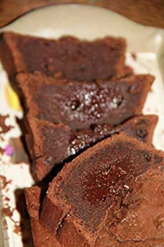 FONDANT AU CHOCOLAT PRESQUE COULANT A LA FLEUR DE SEL