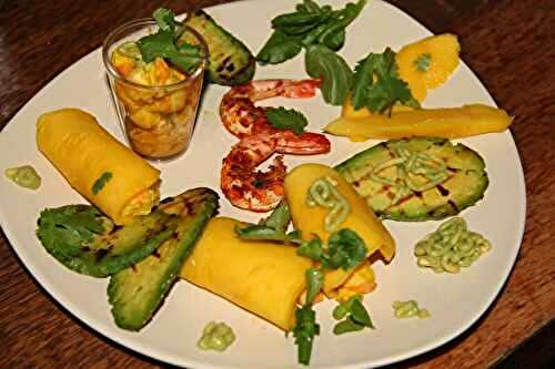 GAMBAS GRILLEES ET EN CANNELLONI DE MANGUE, AVOCATS GRILLES