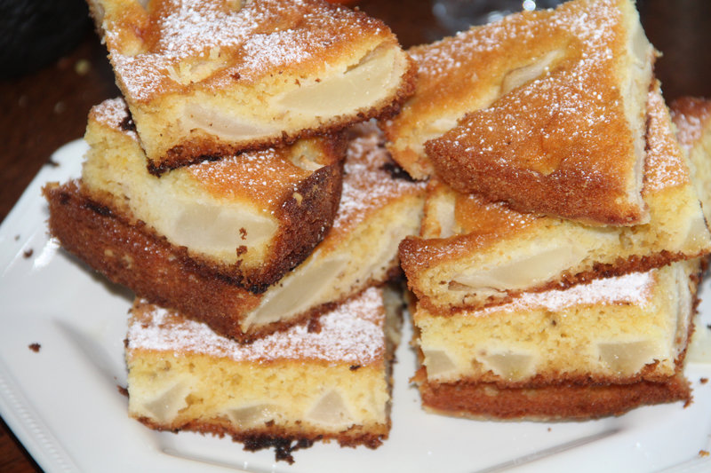 GATEAU AUX POIRES ET A LA FEVE TONKA