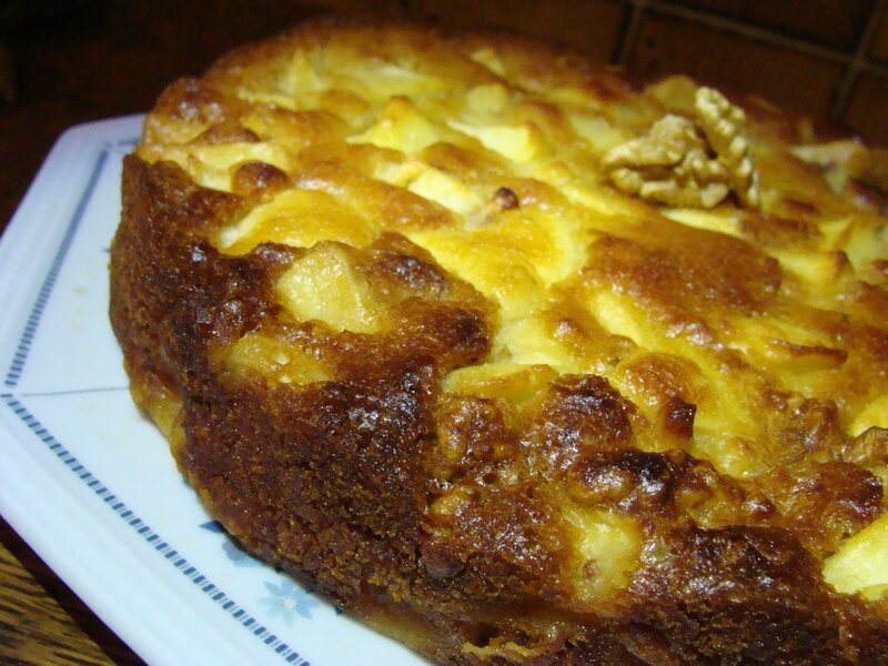 GATEAU AUX POMMES ET AUX NOIX