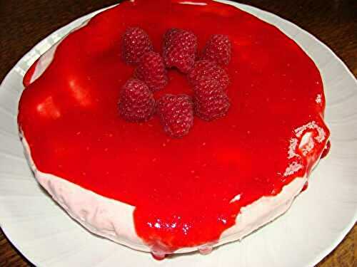 GATEAU MOUSSEUX AUX FRAISES ET FRAMBOISES