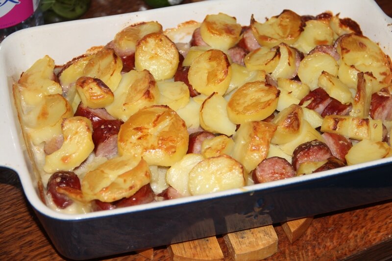 GRATIN DE POMMES DE TERRE ET SAUCISSES DE MONTBELIARD A LA CANCOILLOTTE