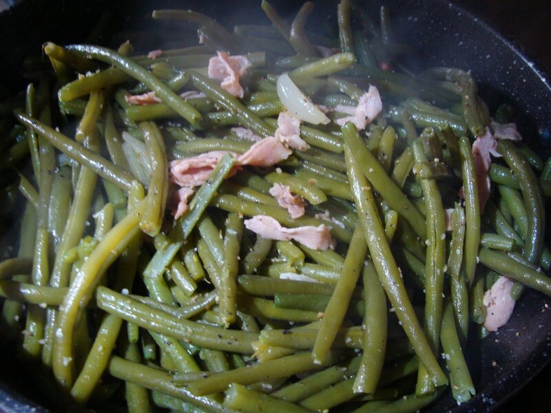 HARICOTS VERTS AU BACON ET A L'AIL