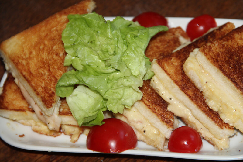 LE CROQUE-MONSIEUR CROUSTILLANT A LA POELE