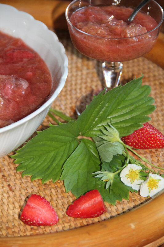 MA COMPOTE ROSE POUR LOUISE (COMPOTE DE RHUBARBE, FRAISES ET BANANE)