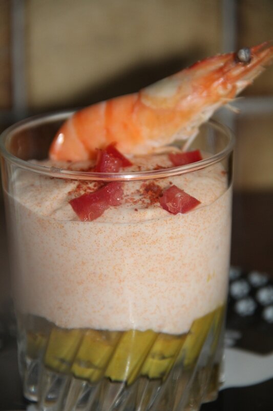 MOUSSE DE CREVETTES ET TOURTEAUX SUR LIT D'AVOCAT AU CURRY