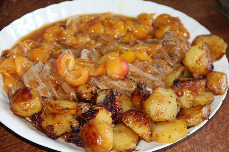 NOIX DE VEAU AUX MIRABELLES, MIEL, ET POMMES DE TERRE RATTES