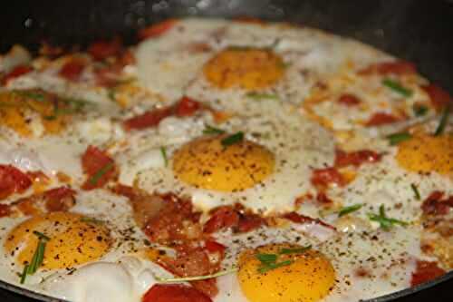 OEUFS AU PLAT A LA TOMATE