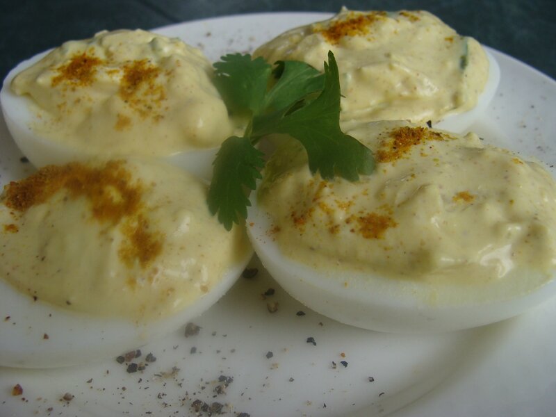 OEUFS MIMOSA AU CURRY ET A LA CORIANDRE