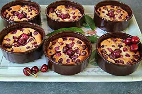 PETITS CLAFOUTIS AUX CERISES