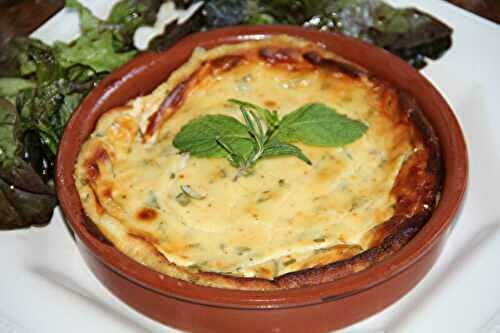 PETITS CLAFOUTIS DE CHEVRE FRAIS AU MIEL ET AUX HERBES