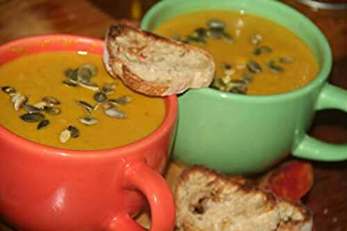 POTAGE DE CAROTTES AUX POIREAUX, BLETTES ET CURRY DOUX