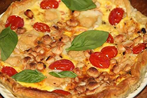 QUICHE CROQUANTE CHEVRE, SAUMON, TOMATES CERISE, NOIX DE MACADAMIA