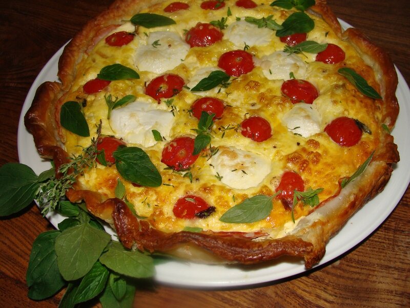 QUICHE DU JARDIN AUX TOMATES CERISE ET AU BACON