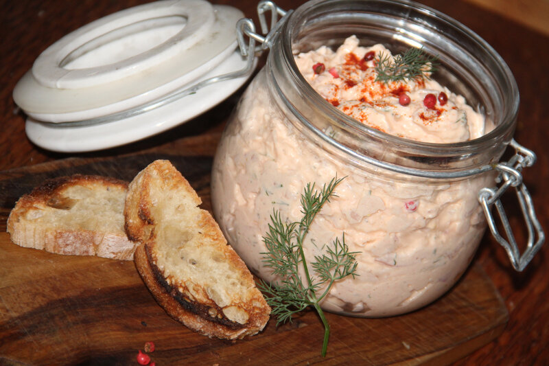 RILLETTES DE SAUMON, ECHALION, ANETH ET BAIES ROSES