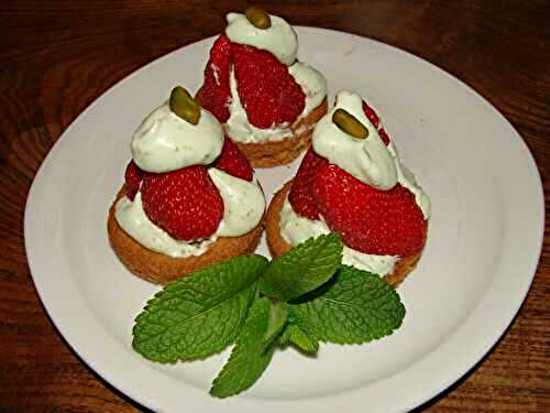 SABLES FRAISE CHANTILLY PISTACHE